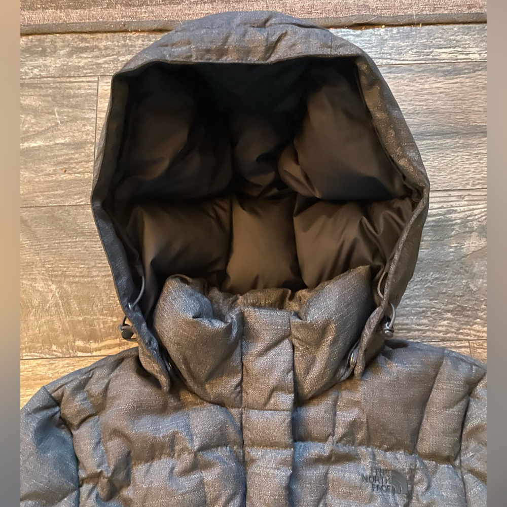 The North Face Women’s Charcoal Puffer Jacket - Picture 5 of 6